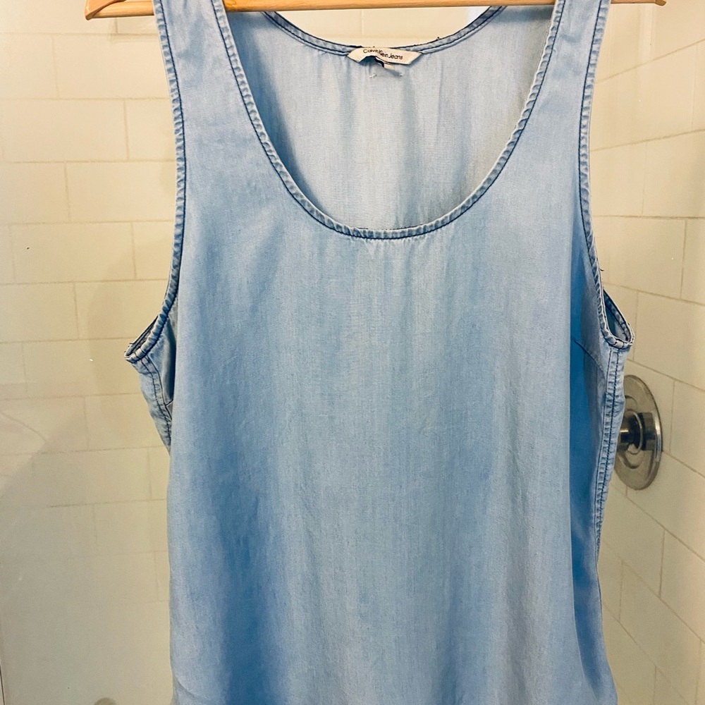 Calvin Klein top. - Picture 6 of 8